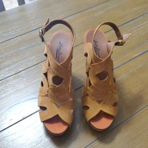 Lucky Brand Platforms Size 7